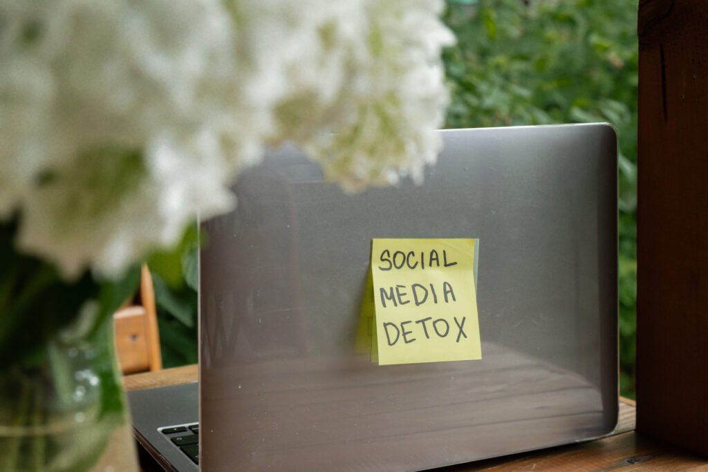  SOCIAL MEDIA DETOX